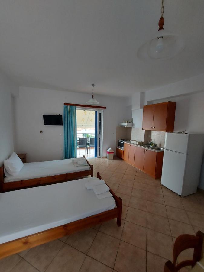 Matina Apartments Tyros Buitenkant foto
