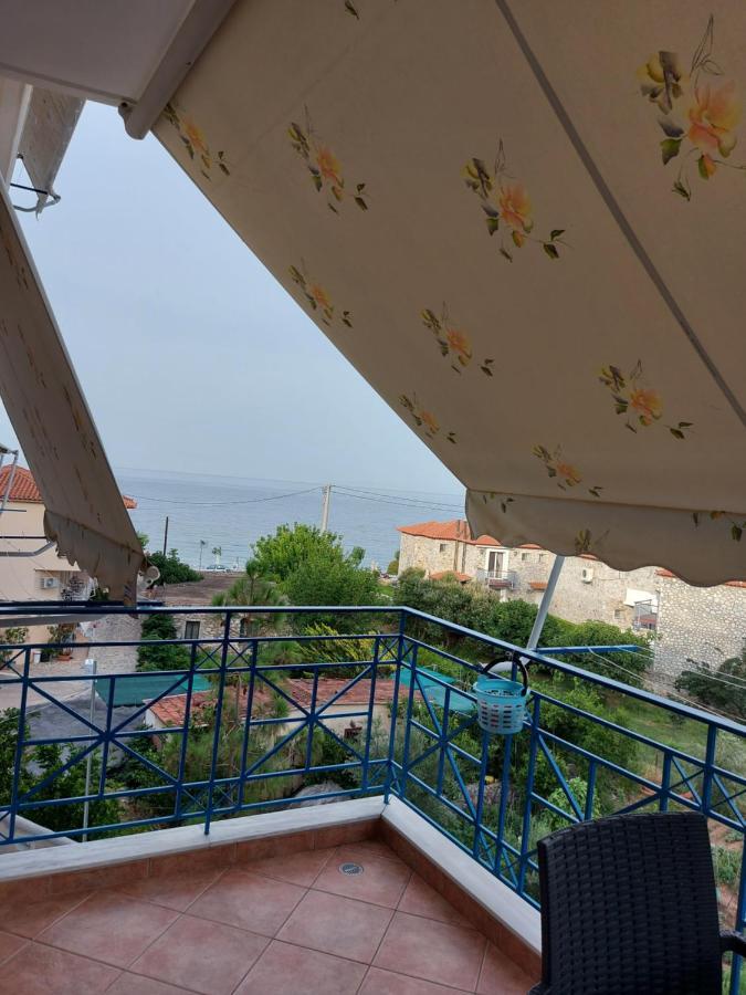 Matina Apartments Tyros Buitenkant foto